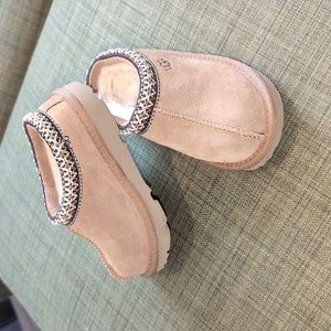 UGG Kids' Tasman II Embroidered Slipper